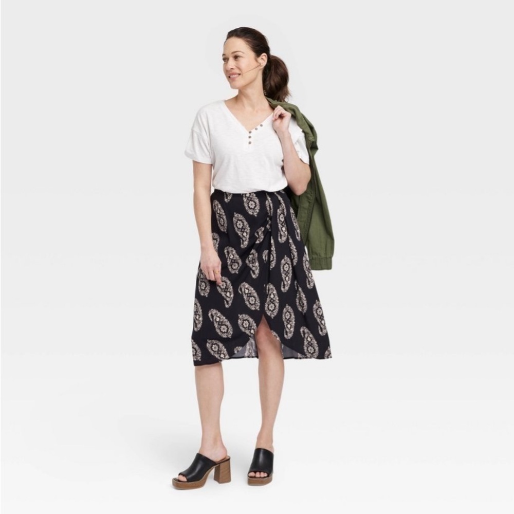 Women's Drapey A-Line Wrap Skirt - Knox
Rose™ Black Paisley nwt